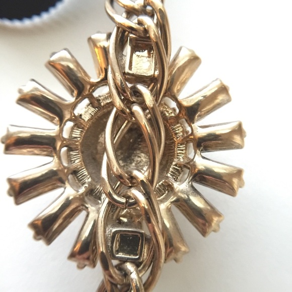 Gorgeous flower pendant necklace - Picture 8 of 8